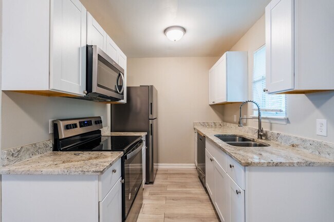 Building Photo - 600-635 Hilltop Dr-HT 2-Story 2bd/1ba