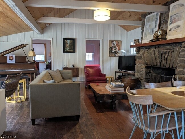 Building Photo - 445 Miller Park Rd