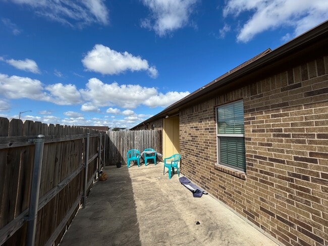 Building Photo - 3501 General Pkwy