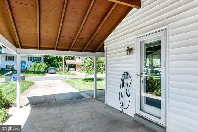 Building Photo - 5019 Fleming Dr