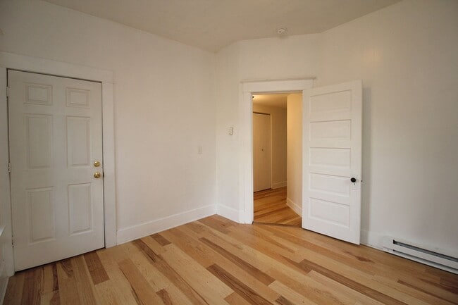 Building Photo - 4826 NE 14th Pl