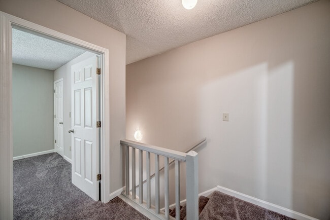 Building Photo - 4084 Hidden Hollow Dr
