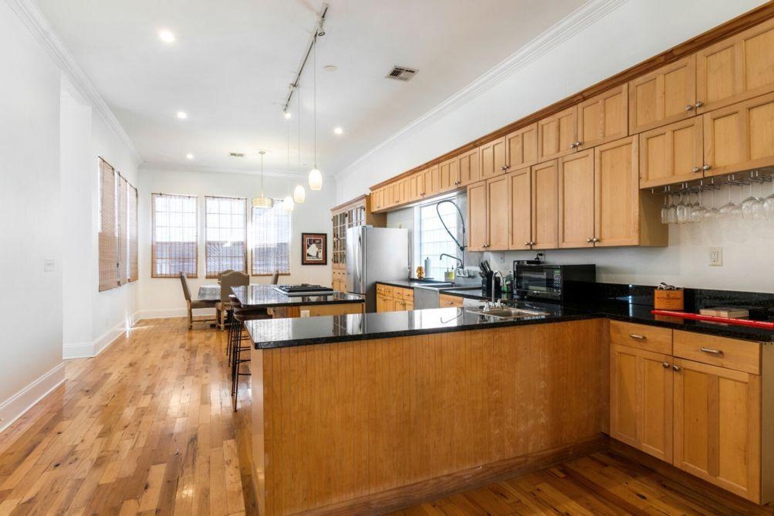 Building Photo - 1208 Carondelet St