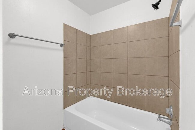 Building Photo - 119 W 9th Pl
