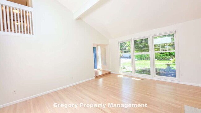 Building Photo - 11204 NE 58th Pl