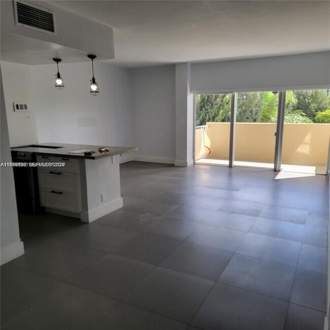 Building Photo - 880 NE 69th St