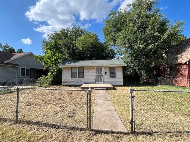 Building Photo - 1 Bedroom Section 8 Home!!