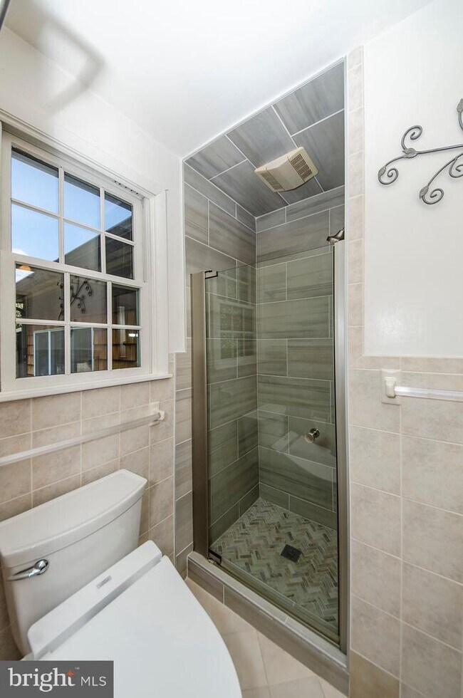 Building Photo - 628 Tazewell Rd NW