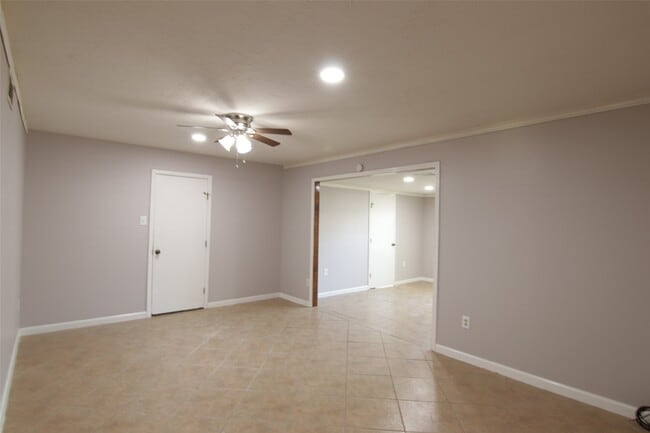 Building Photo - 10426 Cedar Towne Ln