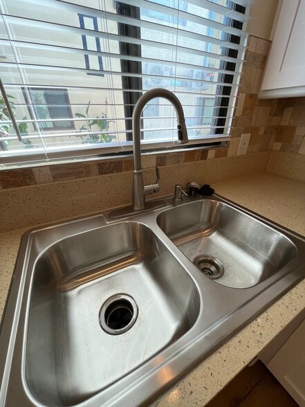 Building Photo - 7972 Farm St