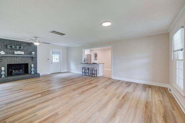 Building Photo - 617 Windemere Rd