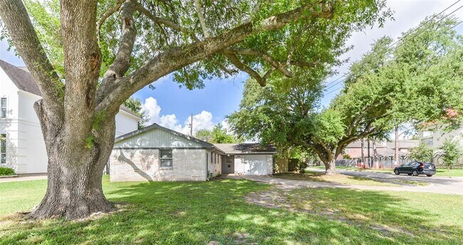 Primary Photo - 1119 Howard Ln