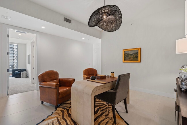 Building Photo - 301 1st St S