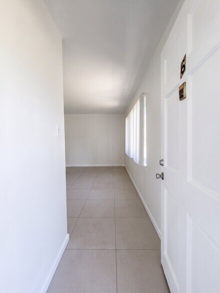 Building Photo - 2295 Candlewyck Cir