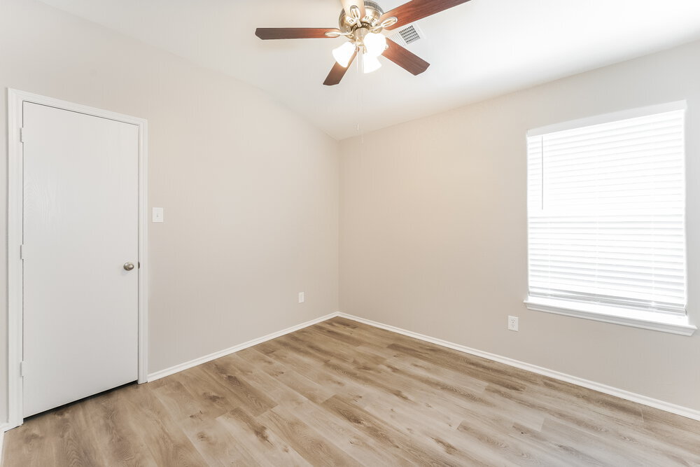 Building Photo - 8215 Radial Ct