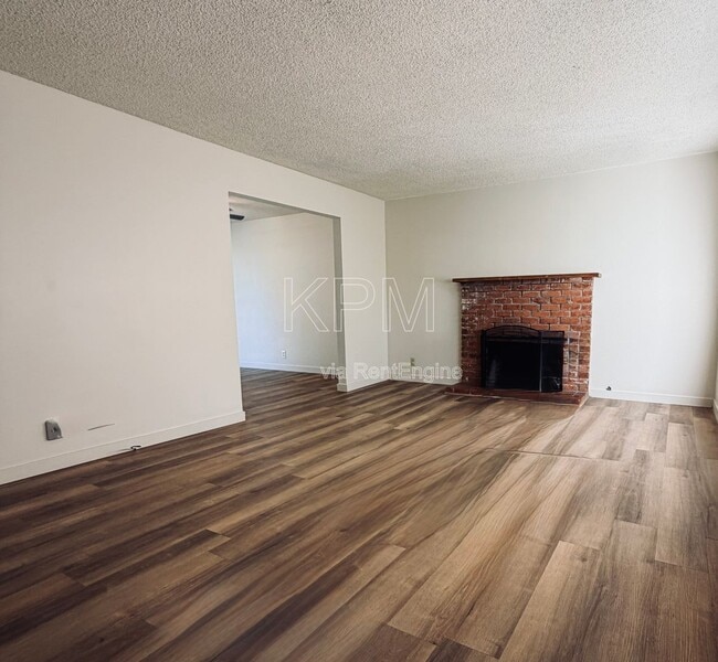 Building Photo - 8446 N El Dorado St