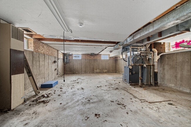 Building Photo - 2418 Burr Oak Ave