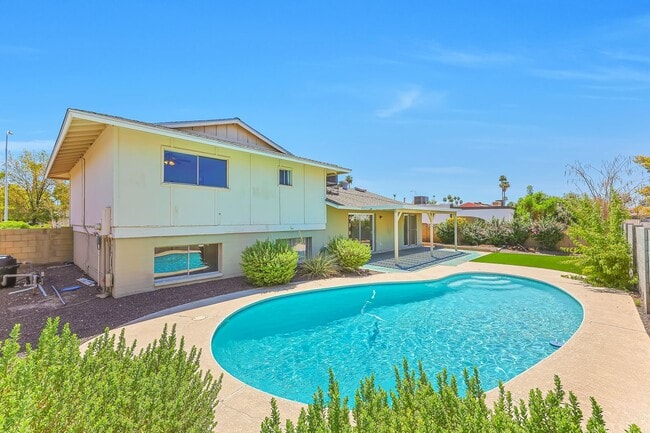 Building Photo - 4806 S Dorsey Ln