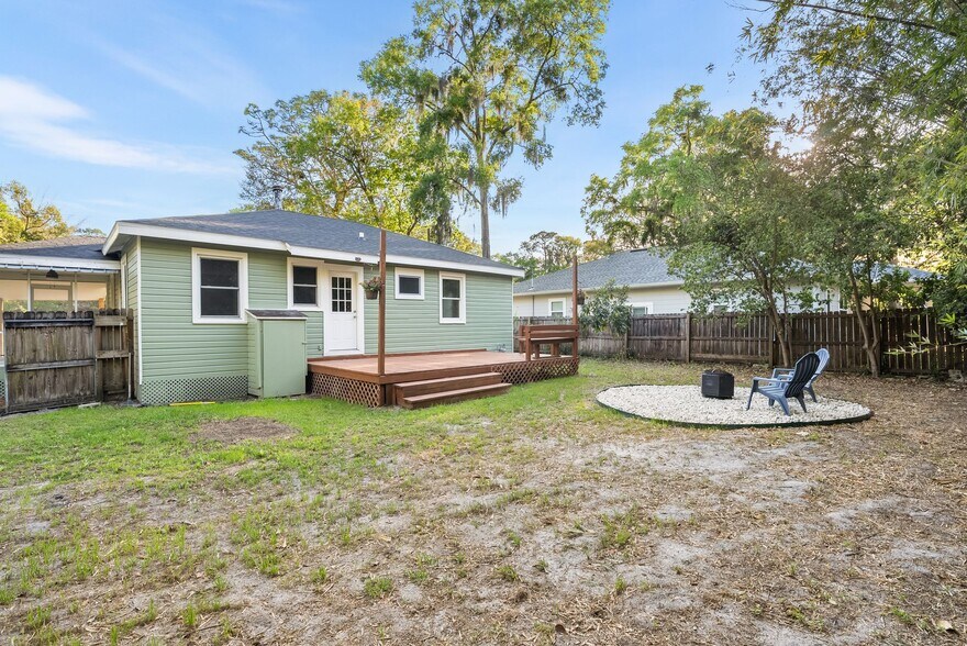 Building Photo - 1010 NE 7th Pl