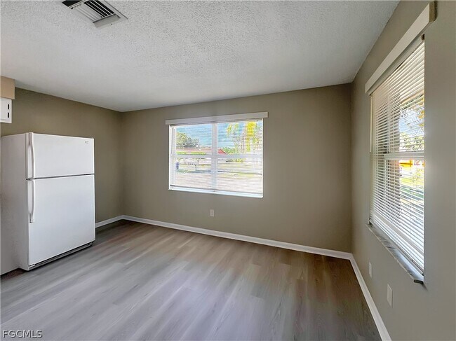 Building Photo - 13037 First St