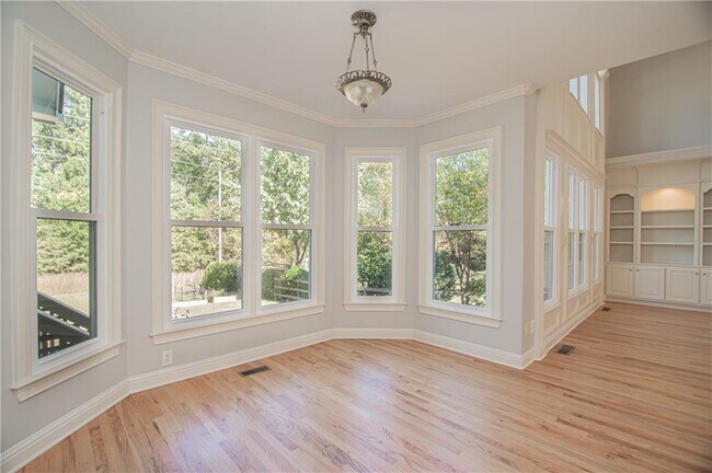Building Photo - 4012 Erin Dr