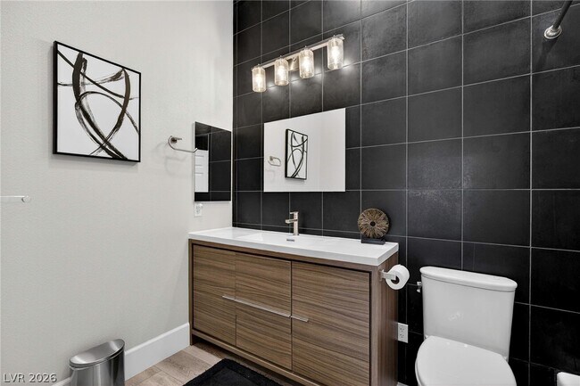 Building Photo - 363 E Robindale Rd