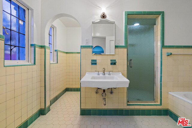 Building Photo - 711 N Linden Dr