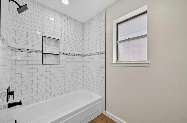 Building Photo - 15415 Swan Creek Dr