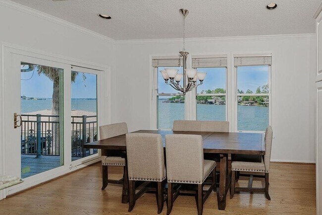 Building Photo - 12374 Lake Vista Dr