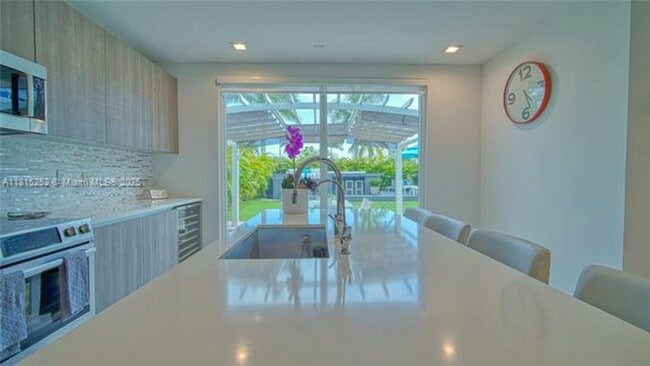Building Photo - 10360 NW 68th Terrace