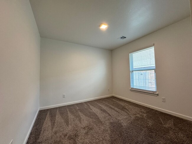 Building Photo - Beautiful 3 Bedroom Home in Azalea Farms in Noble