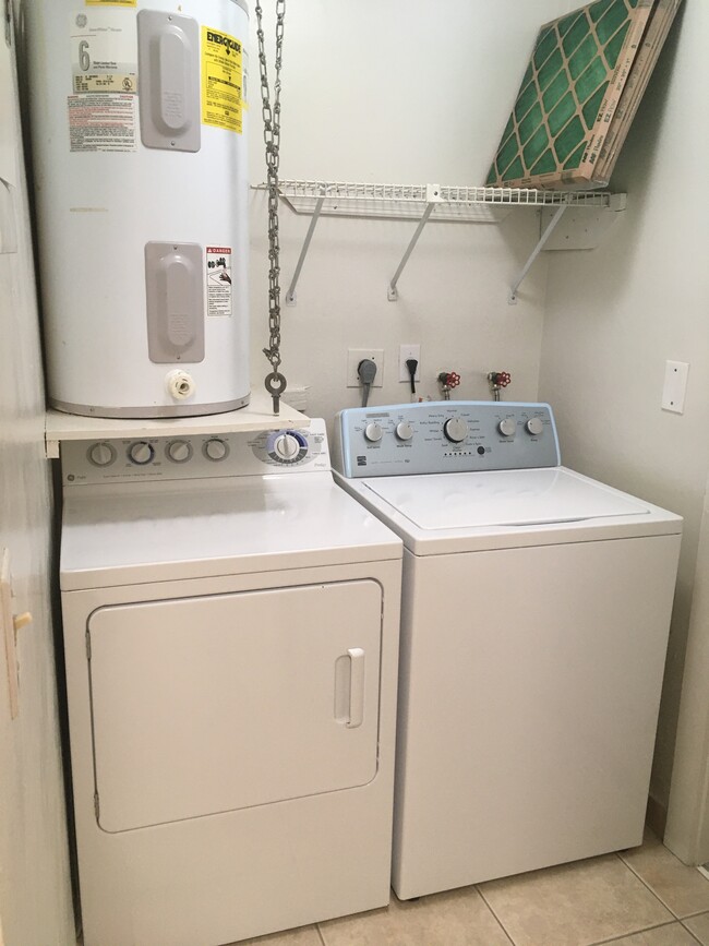 Washer and dryer - 3066 Aviation Ave