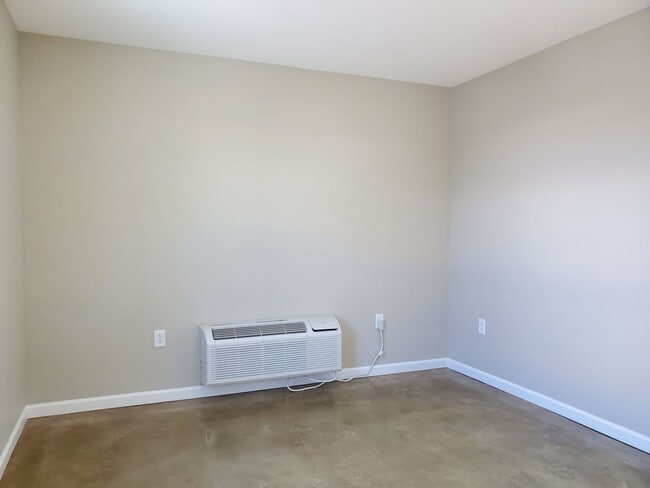 Building Photo - 3 Bedroom, 1 Bath House