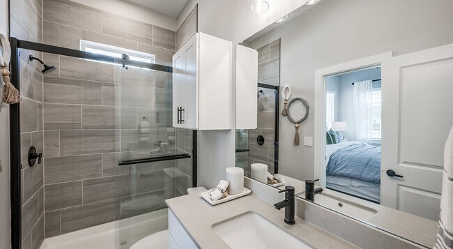 Building Photo - Luxury 2 Bed — $1,850 + Up to 6 Weeks Free!