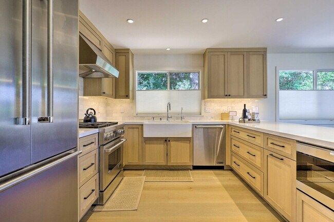 Building Photo - 1155 Grape Ln