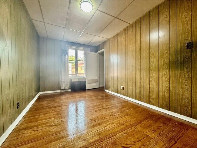 Building Photo - 2043 W 10th St