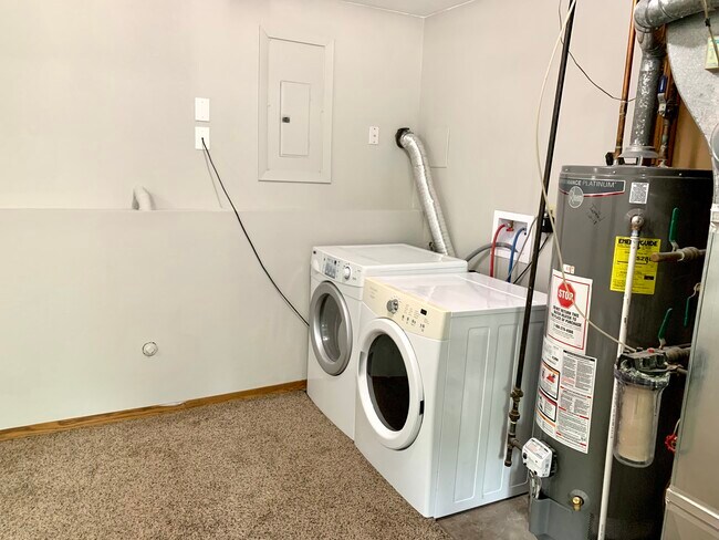 Laundry room - 155 Bayberry Ln