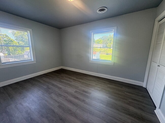 Building Photo - Charming 2 Bed, 1 Bath Home with Private P...