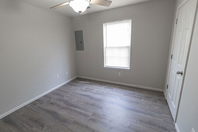 Building Photo - 3916 Snowy Owl Dr