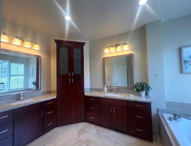 Building Photo - 6041 Assisi Ct