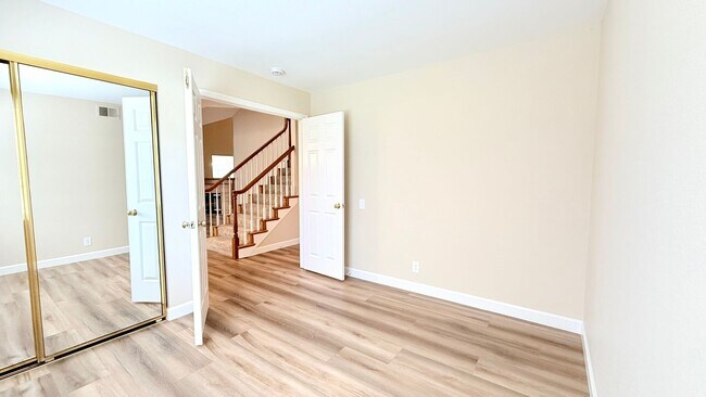 Building Photo - 1100 Sunshine Cir
