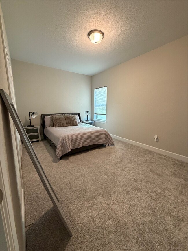 Building Photo - 10719 Pleasant View Dr