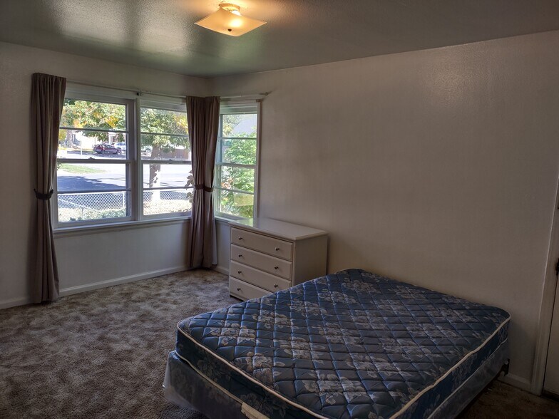 Building Photo - 815 W 300 S