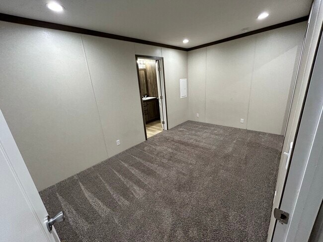 Building Photo - 3617 N Grand Ave E