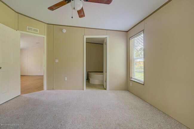 Building Photo - 14820 Aubrey Ave