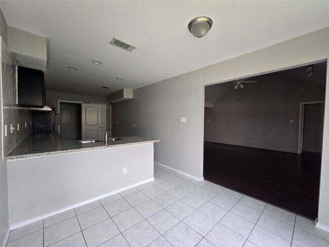 Building Photo - 1818 Pine Hollow Dr