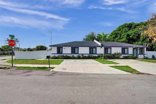 Building Photo - 1712 NW 76th Terrace