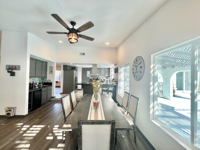 Building Photo - 1233 E Via Escuela