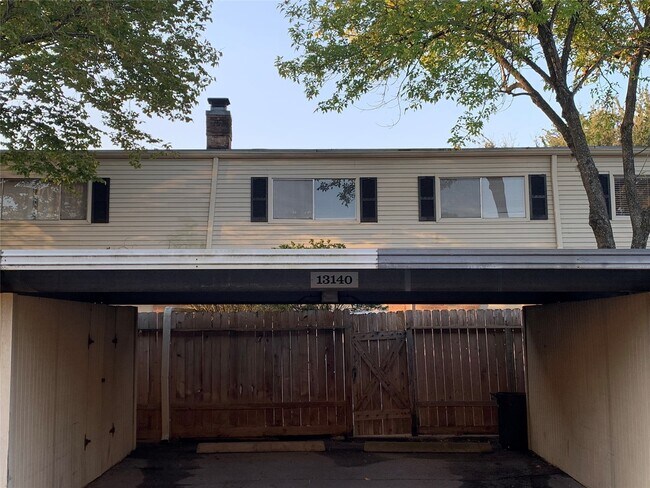 Building Photo - 13140 Trail Hollow Dr