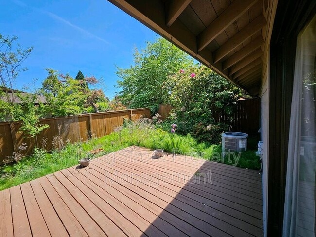 Building Photo - 12612 NE Prescott Dr